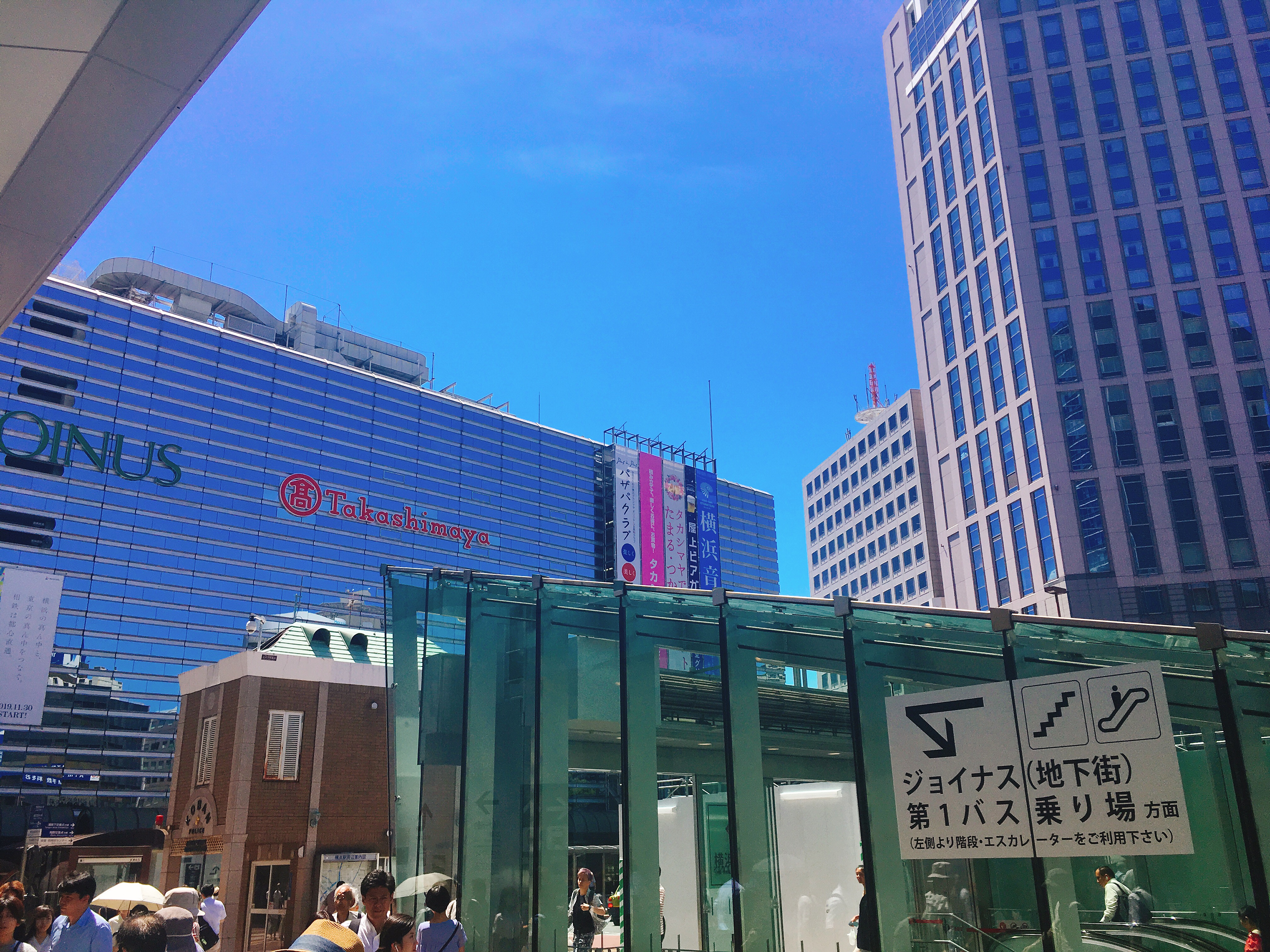 ポケットワーク横浜店が入るオフィスビルの外観。JR横浜駅西口から徒歩8分の場所にある