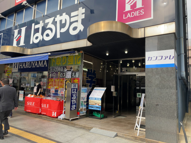 ポケットワーク広島店が入るウイング八丁堀ビルの入口の写真