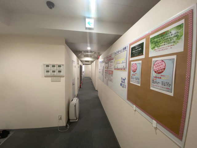 ポケットワーク広島店のチャットルーム内の掲示板。連絡事項が貼られている