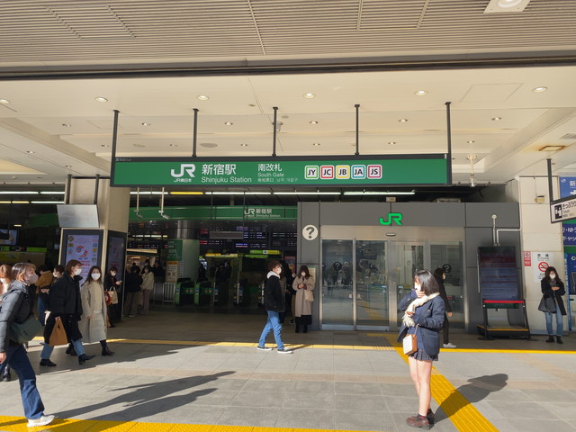 新宿駅南口付近の道案内