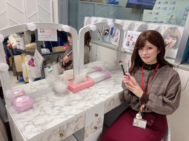 アスタリスク新宿店のメイクルーム（チャット向けメイクを施す）