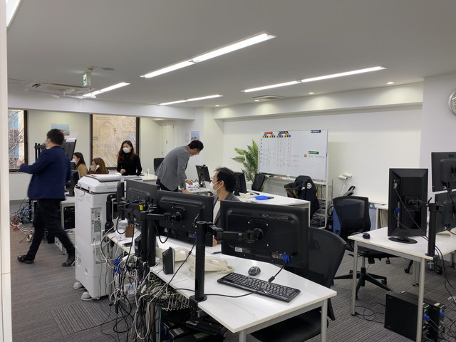 ポケットワーク仙台店スタッフと話すチャットレディ