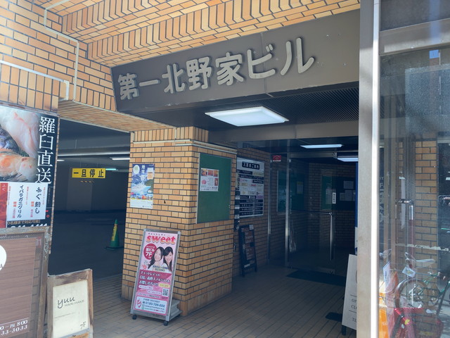 ポケットワーク札幌店ビルのエントランス