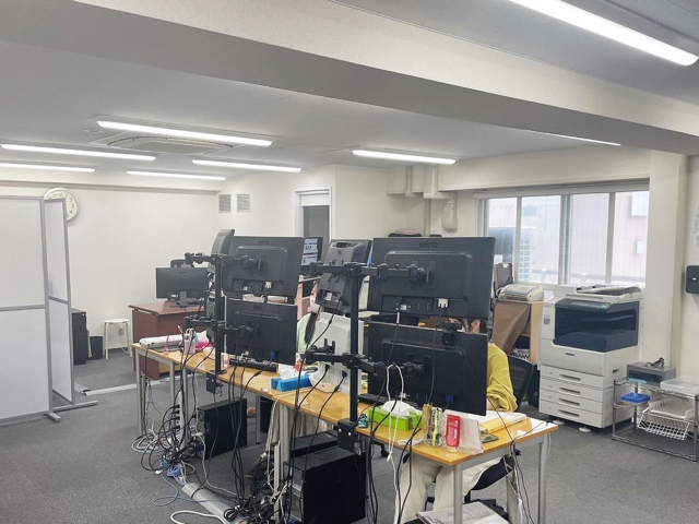 狸小路そばにあるポケットワーク札幌店の外観
