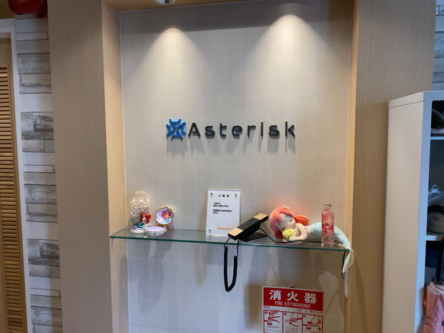 アスタリスク大阪梅田店のオフィスビルエレベーターを降りたフロア