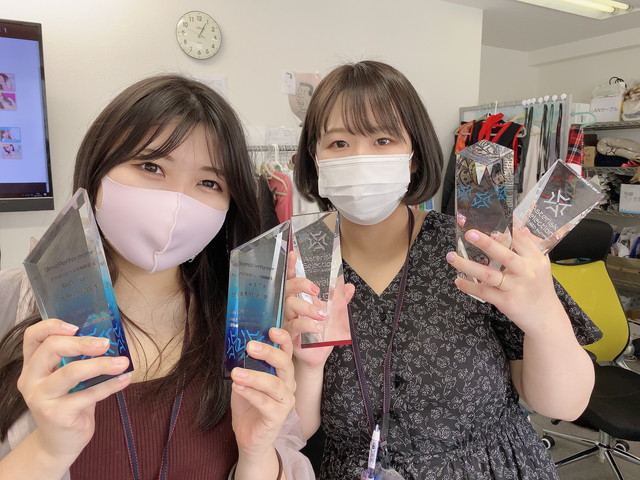 アスタリスク大阪梅田店の表彰イベントトロフィー（ずらりと並ぶ）
