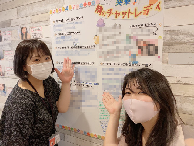 アスタリスク大阪梅田店のランカーチャットレディインタビューが壁に掲示されている